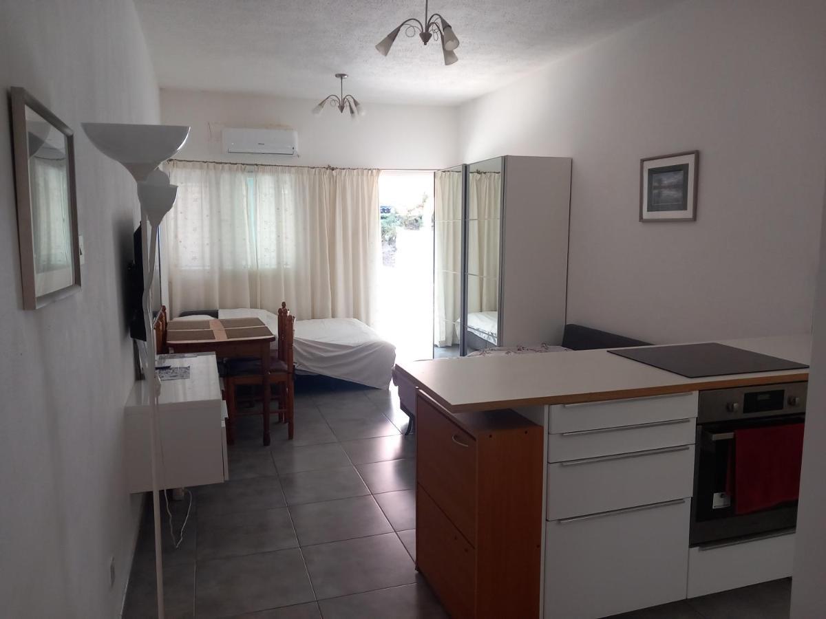Paphos Studios 外观 照片