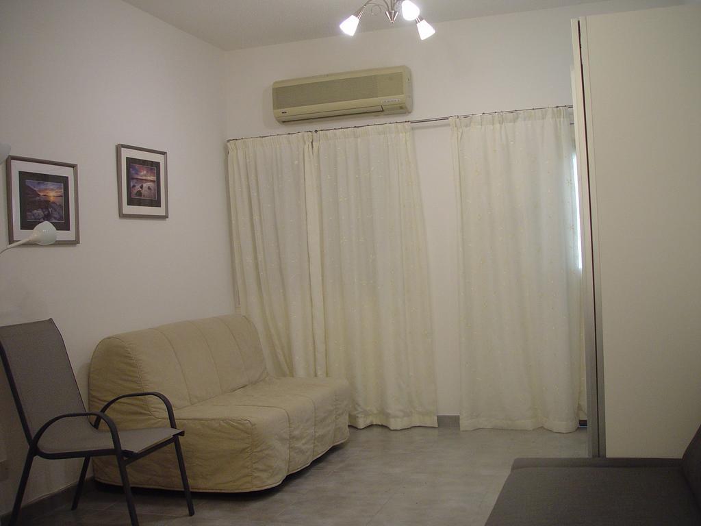 Paphos Studios 外观 照片